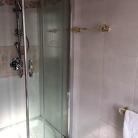 Elena Bed & Breakfast 4*